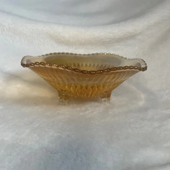 Carnival Glass bowl - Picture 1 of 3